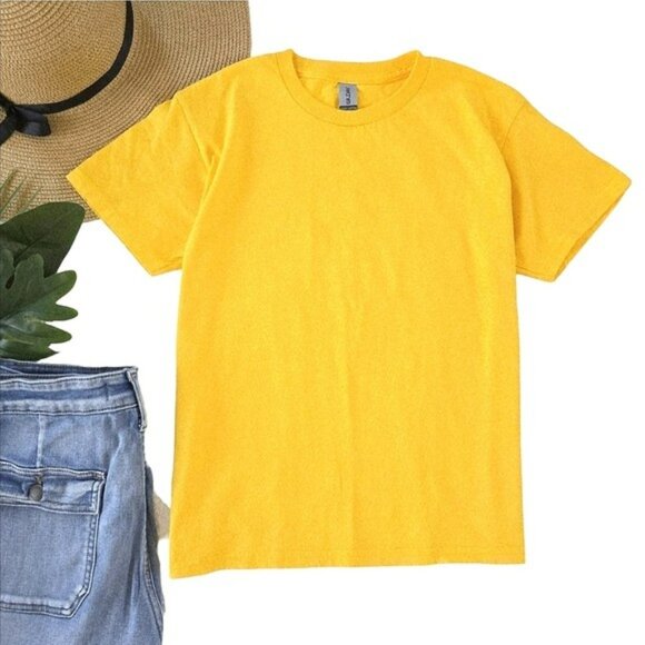 Gildan Women's Casual T-Shirt Size Medium Vibrant Yellow Short Sleeves Crewneck - Picture 1 of 10